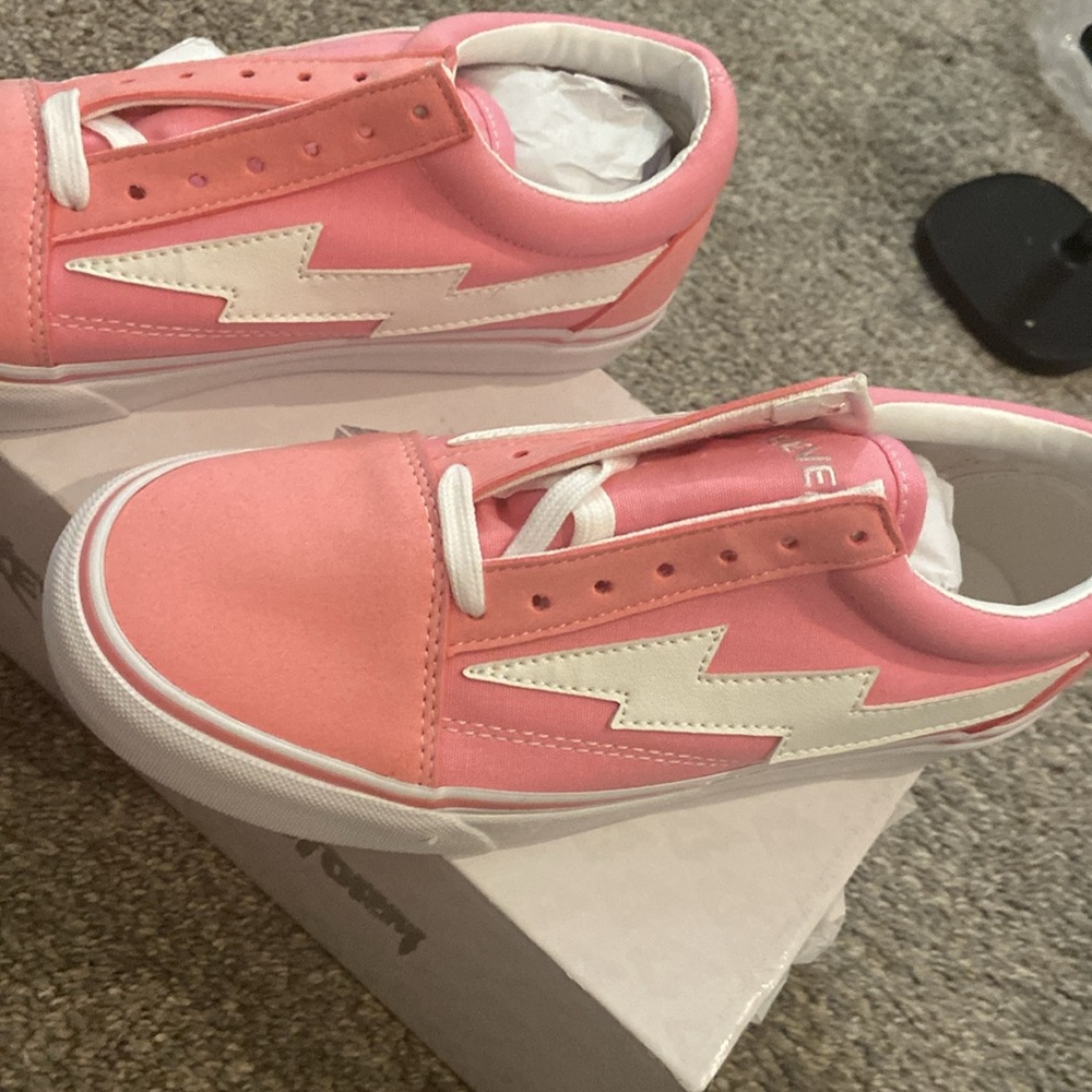 Revenge x Storm Vans LA Pink
size 6 - Picture 2 of 9